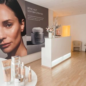 Studio von Beauty Boulevard in Frankenthal – Empfangsbereich mit BABOR Expert Collections Pflegeprodukten