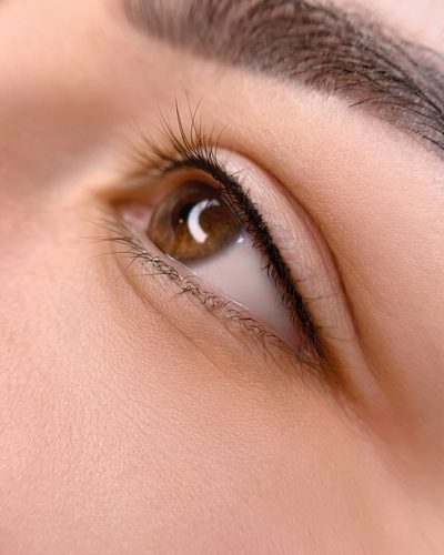 Dezenter Lidstrich als Permanent Make-up mit feiner Wimpernkranzverdichtung – Beauty Boulevard Frankenthal